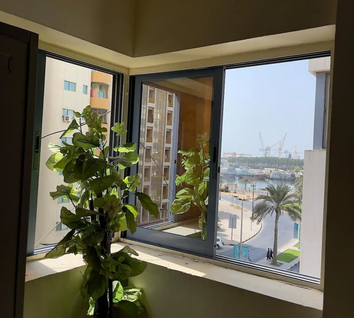 Sea View Apt Near Dubai Bus Station Men Sharing Schardscha Apartment